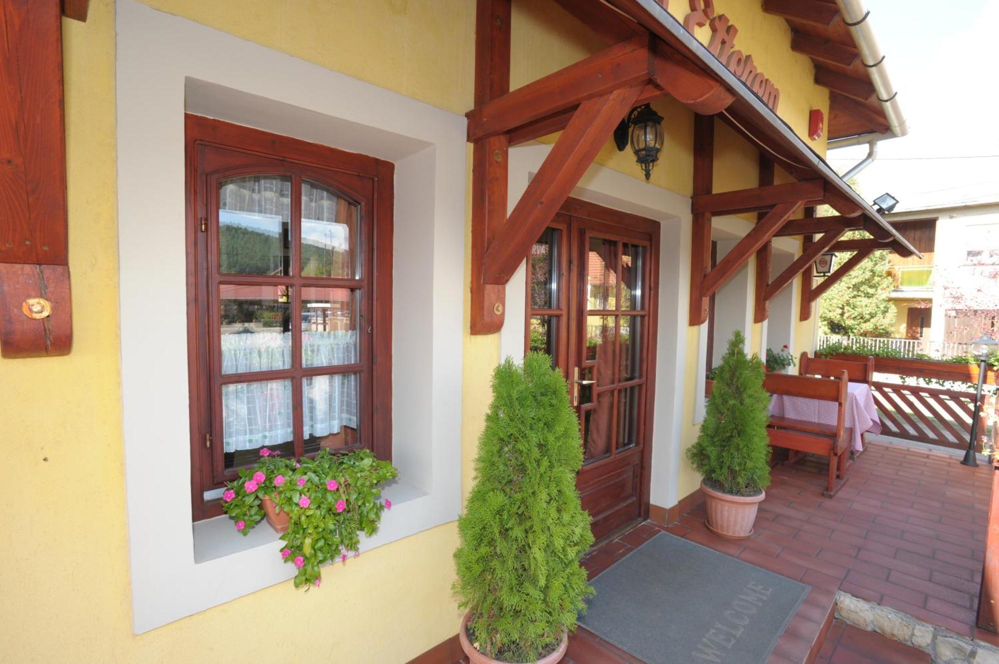Forras Fogado Bed & Breakfast Bukkszek Exterior photo